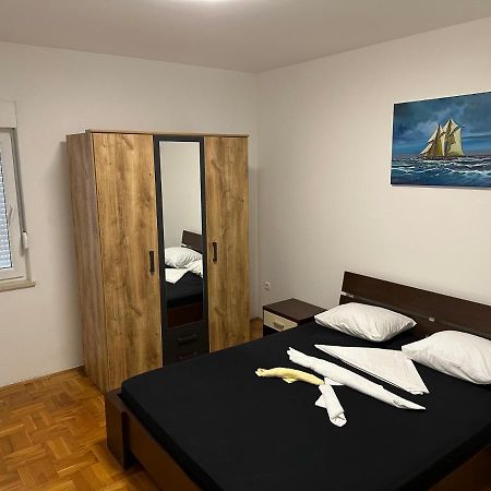 Ferienwohnung Apartman Aurora Kaštel Novi Exterior foto